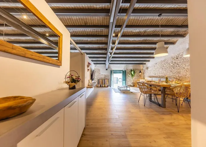 Bravissimo Placa Del Vi, Design Penthouse